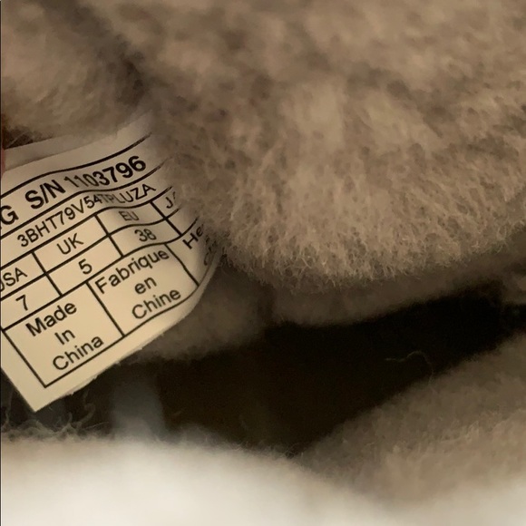 New UGG Classic Short cosmos sequin shearling boot - Picture 8 of 8